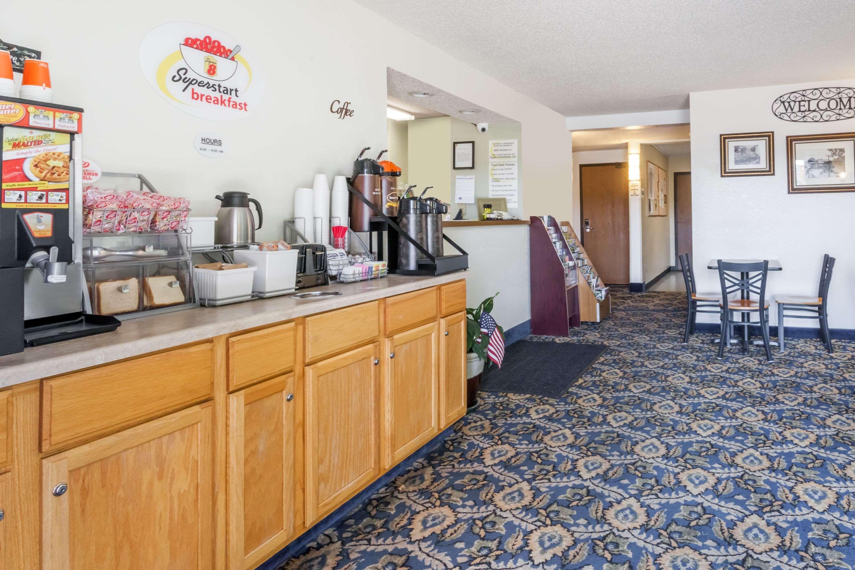 Super 8 By Wyndham Norwich Hotel Kültér fotó