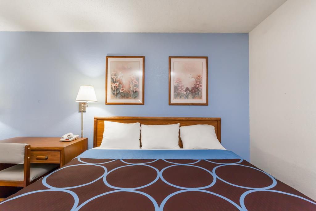 Super 8 By Wyndham Norwich Hotel Kültér fotó